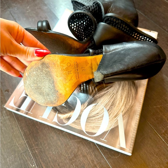 Iro leather ankle boots with netting detail, 4.5” heel, size 37, 6.5/7 - Picture 2 of 6